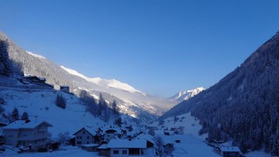 Blick Richtung Pezinerspitze Talauswerts