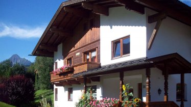 unser Haus im Sommer