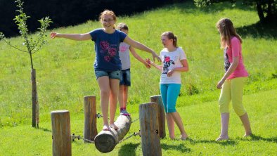 Abenteuerspielplatz für Kinder - BALANCIERGERÄTE