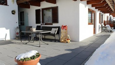 Sonnige Terrasse - auch im Winter, © HJ Schneider