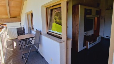 Balkon Zimmer 1 und Wohnküche