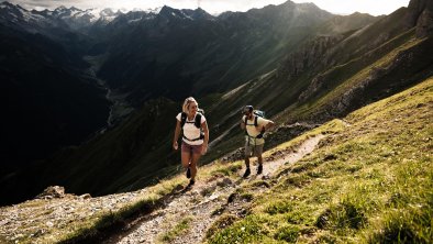 Paar beim Wandern Hoher Burgstall