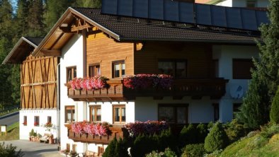 https://images.seekda.net/AT_UAB7-02-05-07/haus_Sommer.jpg