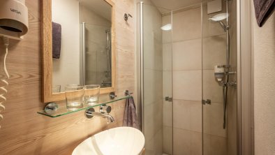 Doppelzimmer mit Dusche und WC