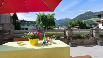 Terrasse - Blick in die Berge