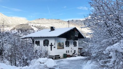 Grundstückseinfahrt und Hausansicht, © Jessica Herrmann