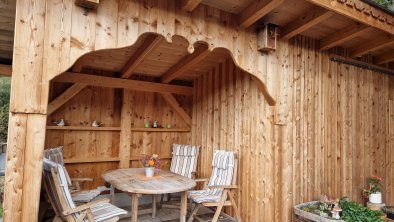 Haus Frei-Nagele_Alpbachtal_Laube auf der Terrasse