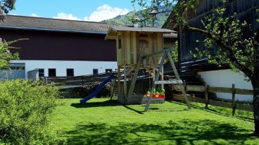 Garten mit Spielplatz