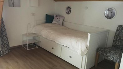 Schlafzimmer, kleines Bett