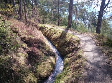 Wandern am Waalweg von Stanz nach Grins
