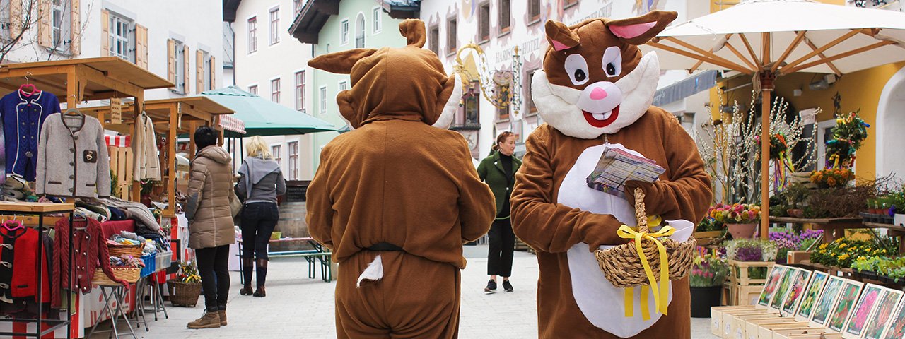 Osterhase im Doppelpack: Der Oster-Genussmarkt in Kitzbühel ist nur eines von vielen Angeboten zur Osterzeit, © Kitzbühel Tourismus