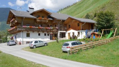 Ostansicht mit Spielplatz, © im-web.de/ Apartmenthaus und Almhütten Gutwenger