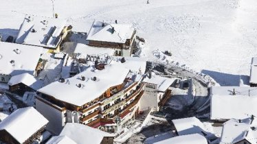 Flugansicht - direkt neben der Skipiste