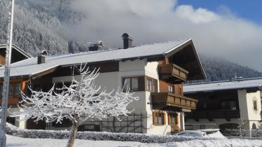 Haus von der Seite, © Winter