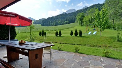 https://images.seekda.net/AT_UAB7-05-08-01/Appartements-Fischbacher-Ebbs-Buchberg-37b-Josef-und-Annemarie-Fischbacher-Terrasse-Aussicht.jpg