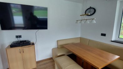 Appartement Mountain View_Esstisch und TV