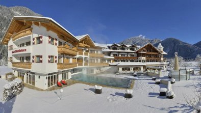 Winter-Außenaufnahme bei Tag, © Hotel Edenlehen