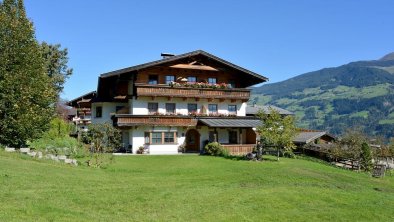 https://images.seekda.net/AT_UAB7-09-09-03/Hof-Unterhuben-Fuegenberg-St-Pankratz-Weg-118-Familie-Zeller-Haus-Sommer.jpg