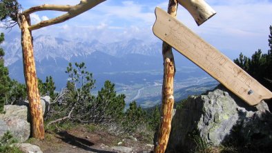 Zirbenweg mit Blick ins Inntal