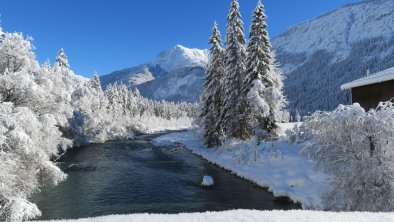 Von der Brücke aus der Lech Richtung Häselgehr