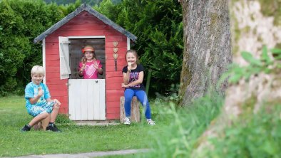 Kinder im Garten