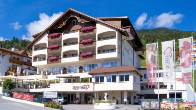 https://images.seekda.net/AT_IQ_007/Alpen-Herz-Hotel-Sommer-1600.jpg