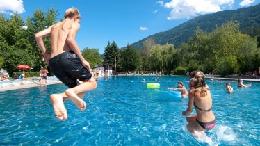 Schwimmbad Perjen in Landeck, © TirolWest/Albin Niederstrasser