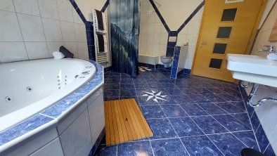 großes barrierefreies Badezimmer