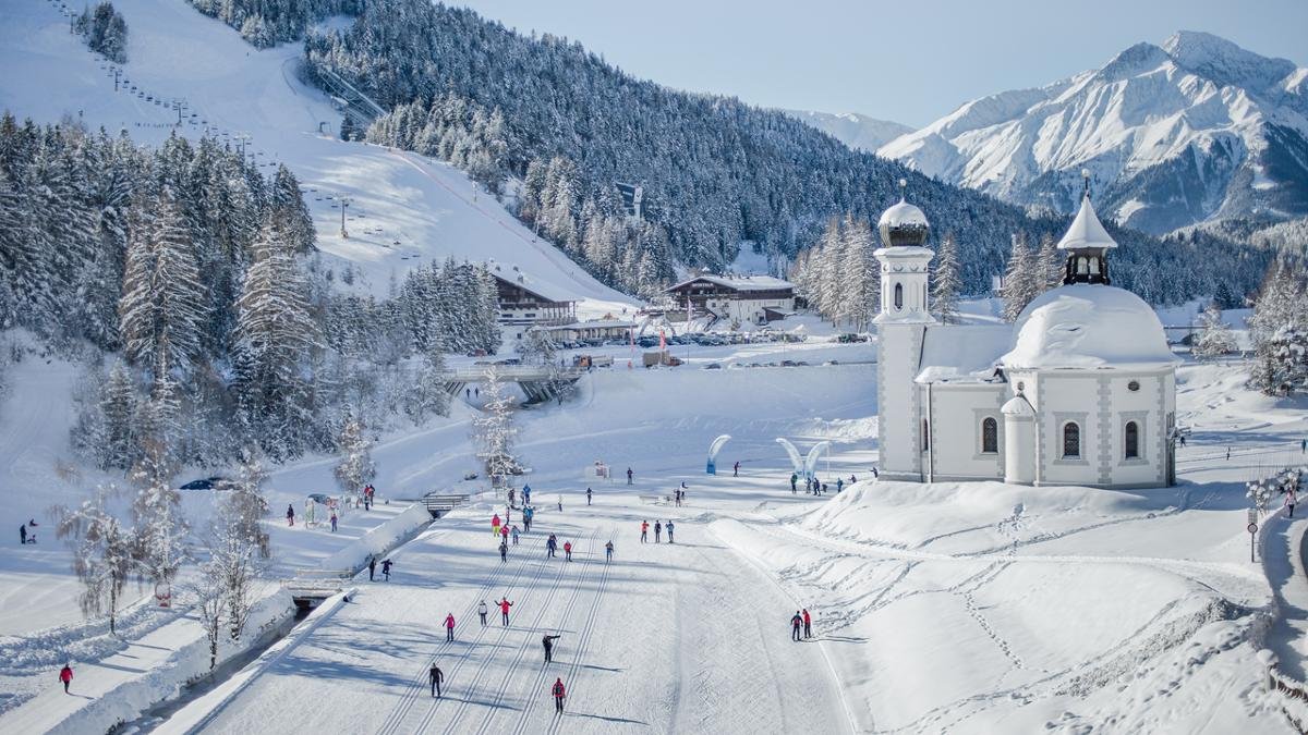 Mehrmals schon war Seefeld Austragungsort der nordischen Skidisziplinen bei den Olympischen Winterspielen. Kein Wunder, dass die Region mit ihren 245 Kilometer Loipen zu den besten Langlaufspezialisten des Landes gehört. 2019 fanden Nordische Skiweltmeisterschaften in der Olympiaregion statt., © Region Seefeld