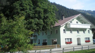 Vordere Ansicht Gästehaus Hoamat´l