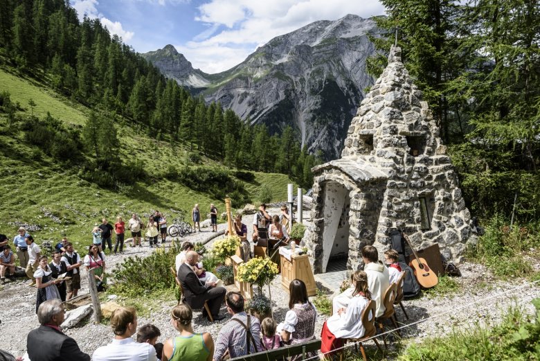 Almhochzeit an der Binsalm im Karwendel (Foto: Ehn Wolfgang)
