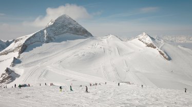 Hintertuxer Gletscher mit dem Olperer im Hintergrund, © Tirol Werbung/Regina Recht