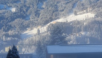 Blick zur Skipiste im Winter