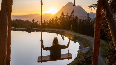 Schaukeln beim Sonnenuntergang am Kaltwassersee, © TVB Seefeld