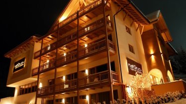 Hotel-Ansicht Nacht, © Natürlich. Hotel mit Charakter in Fiss, Tirol