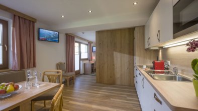 https://images.seekda.net/AT_MAYR_0004/Gaestehaus_Martha_Dorst_267_Mayrhofen_Appartement_4_Wohnkueche_1.jpg