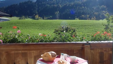 Frühstück auf dem Balkon