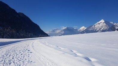 Gespurte-Wege-mit-Blick-aufs-Rofangebirge, © Isa Kilper