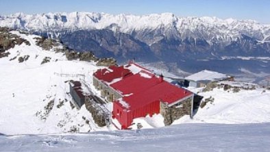 Glungezerhütte mit Blick zum Karwendelgebirge