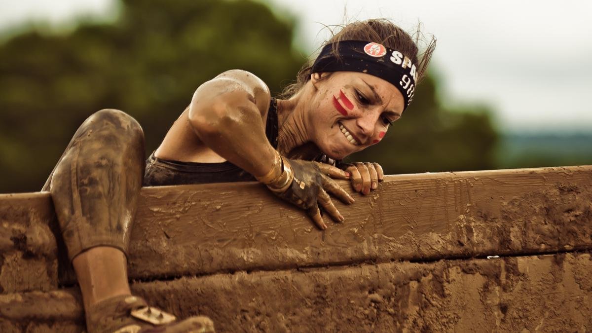 Kräftemessen wie einst die Spartaner: Beim Obstacle Course Racing in Oberndorf kommen im September Profis und Jedermänner zur Schlammschlacht zusammen: Über verschiedene Distanzen geht’s durch dicke Matschwege. Auch für Zuschauer ein Highlight!, © Anthony Dubois