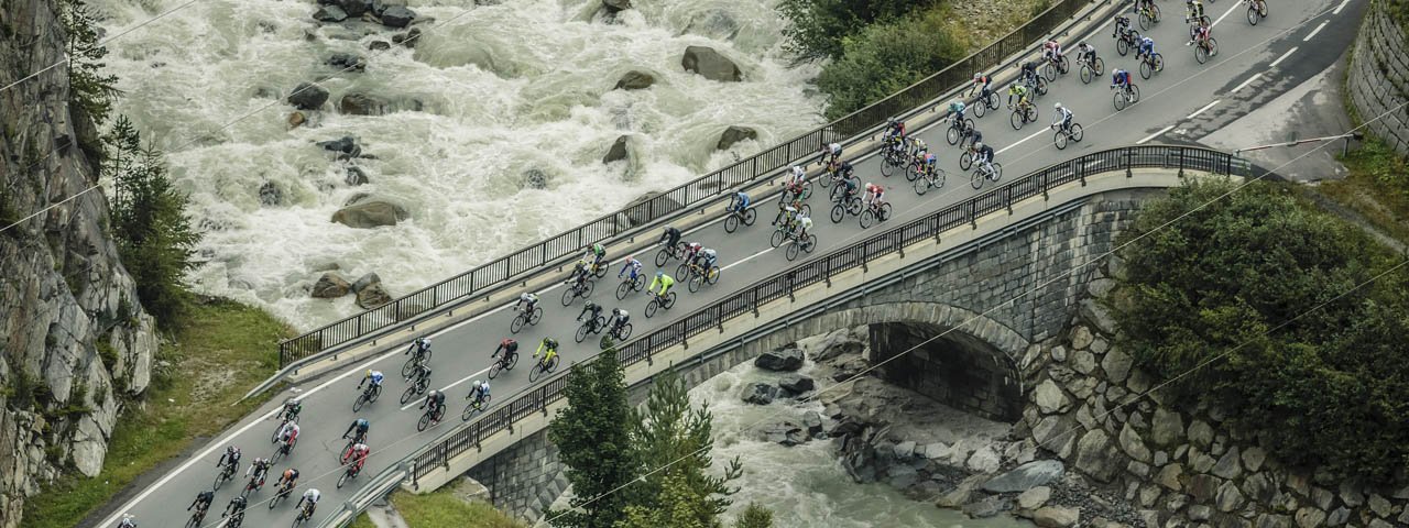 Das Hauptfeld des Ötztaler Radmarathons, © Jürgen Skarwan/Ötztal Tourismus