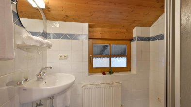 Appartement-Holzleitner-Jochberg-Badezimmer1