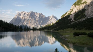 Der Seebensee mit Blick auf die Zugspitze, © Tirol Werbung / Bert  Heinzelmeier