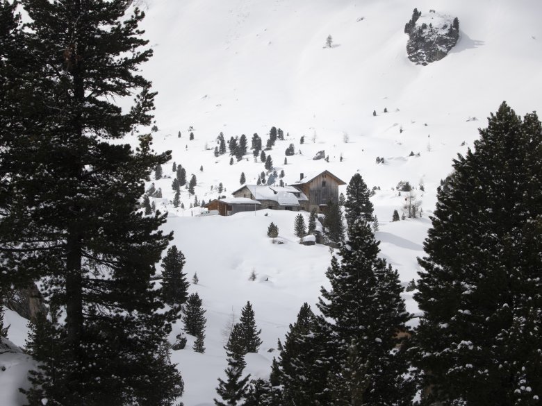             Die Lizumer Hütte: Ausgangspunkt für zahlreiche Skitouren in den Tuxer Alpen.