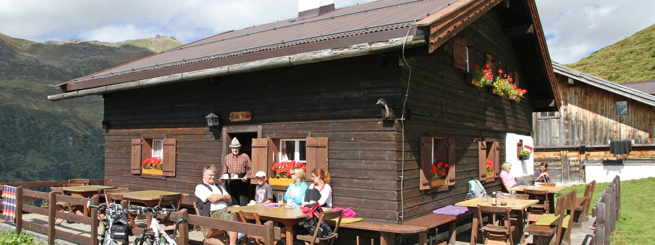 Einkehren auf der Poltenalm, © TVB Wipptal