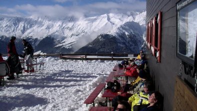 Mittagessen vor der Hütte