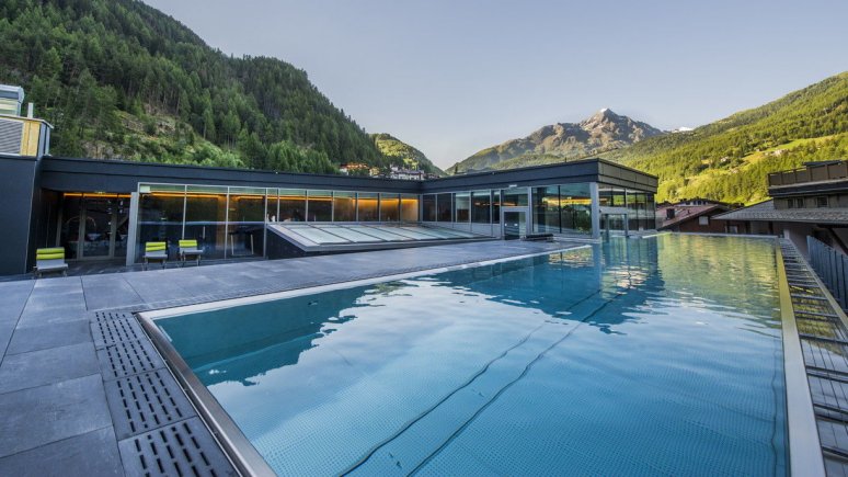 Hotel die Berge Pool Sommer