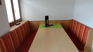 Zillertal_Wiesenhof_Ferienwohnung Paula_Küche_Sitz