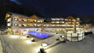 Winter-Außenaufnahme bei Nacht, © Hotel Edenlehen