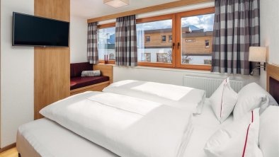 Schlafzimmer mit Extrabett Wohnung 1